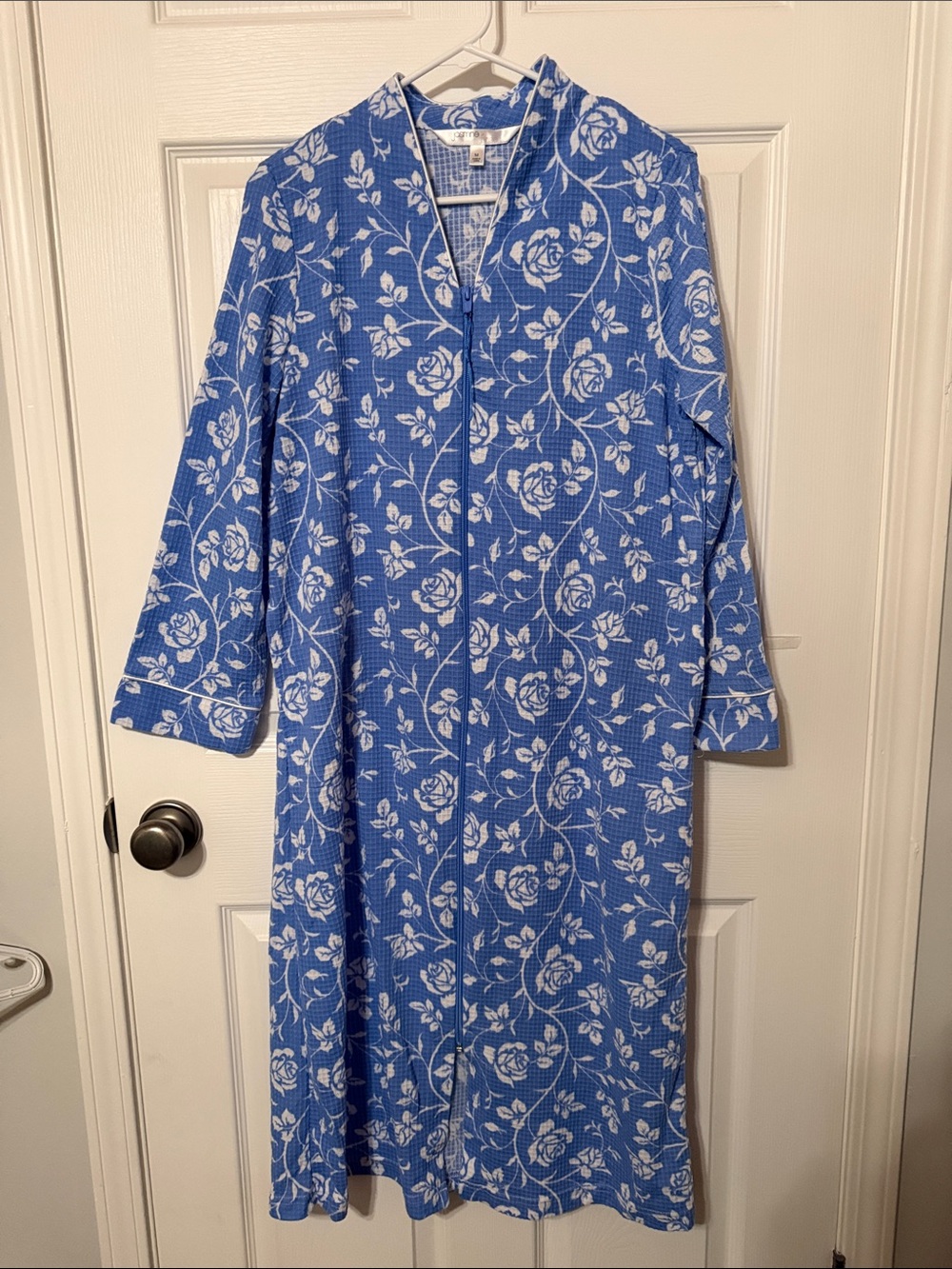 Jasmine Rose Blue and White Floral Robe